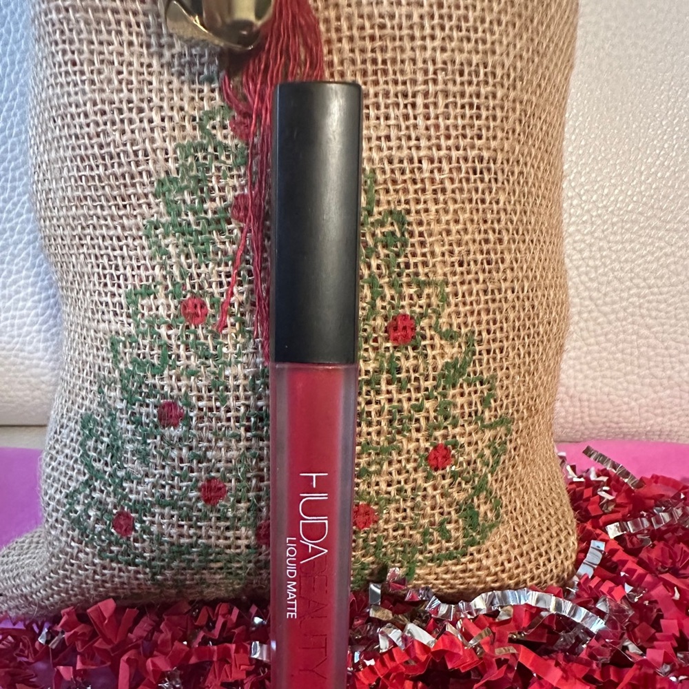 Huda Beauty Lip HeartBreaker Gloss